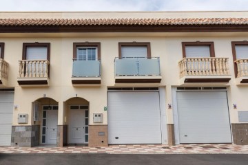 House 3 Bedrooms in Balanegra