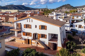 Maison 7 Chambres à Roda de Barà Centro