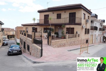 House 4 Bedrooms in Illora