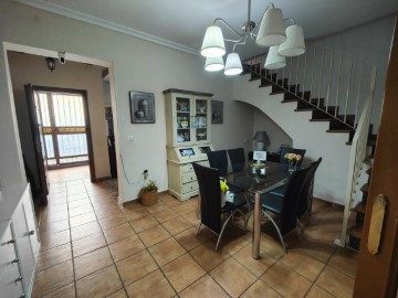 House 4 Bedrooms in Olivares