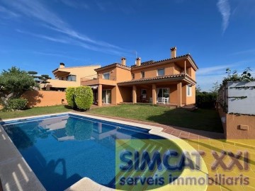 House 4 Bedrooms in Parc Bosc - Castell