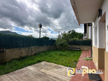 House 3 Bedrooms in Lombera