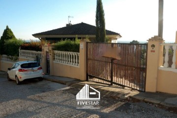 House 5 Bedrooms in Urb. Montejucar