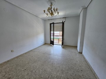 Piso 4 Habitaciones en El Torreón - Los Ángeles - El Pilar