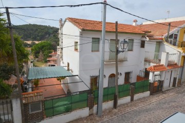 House 3 Bedrooms in Serra