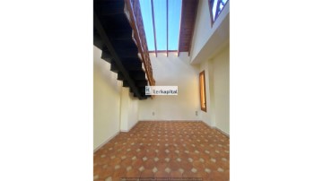 House 7 Bedrooms in Linyola