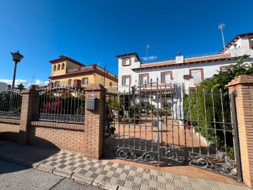 House 5 Bedrooms in Sanlúcar la Mayor