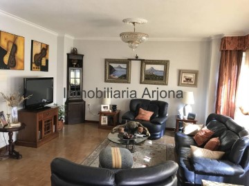 Casa o chalet 4 Habitaciones en Lucena