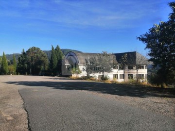 Building in Francelos (Santa María Madanela)