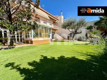 House 5 Bedrooms in Sabadell Centre