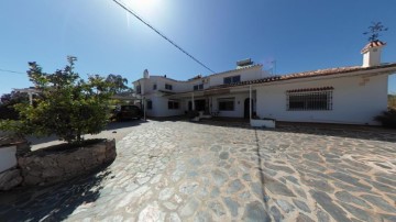 Country homes 4 Bedrooms in Almayate Bajo