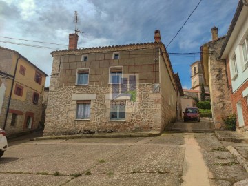 House 4 Bedrooms in Cavia