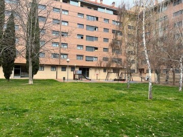 Piso 3 Habitaciones en Universidad - Los Lirios
