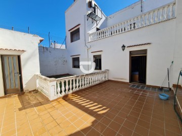 House 5 Bedrooms in Ador