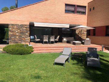 House 4 Bedrooms in Madrigal del Monte