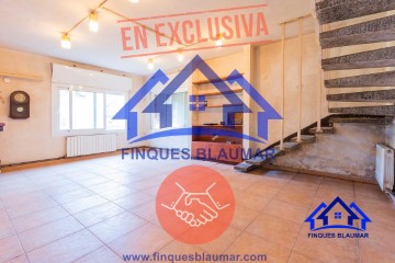 House 4 Bedrooms in Can Ginebra