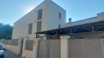 House 6 Bedrooms in Miralvalle-Av. Virgen del Puerto-La Data
