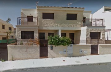 House 4 Bedrooms in La Reconquista