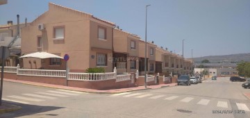 Apartment 4 Bedrooms in Estación Férrea