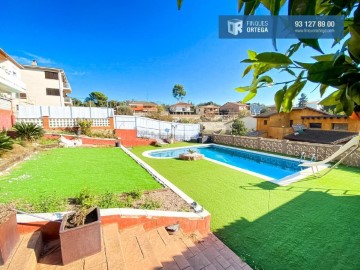 House 5 Bedrooms in Parets del Vallès