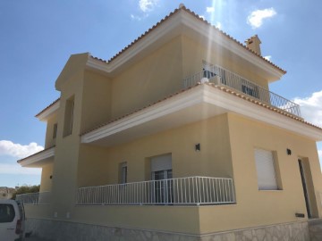 House 4 Bedrooms in Novelda