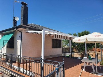 House 4 Bedrooms in Chozas de Canales