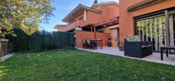 House 4 Bedrooms in Benavent de Segrià