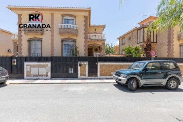 House 3 Bedrooms in Atarfe