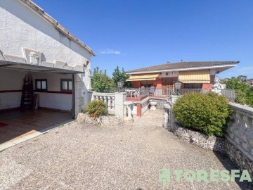 House 3 Bedrooms in Parets del Vallès