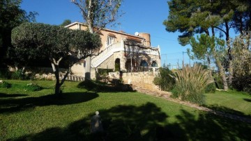 House 6 Bedrooms in Pinar