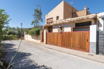 House 4 Bedrooms in Marchena