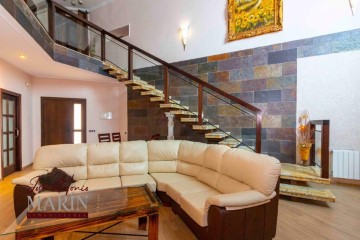 House 4 Bedrooms in Almendral