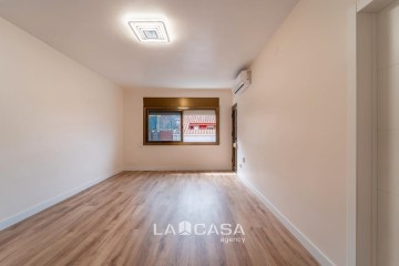 Apartment 4 Bedrooms in El castell - poble vell