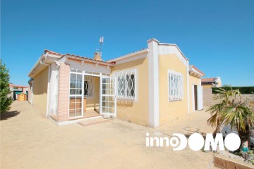 House 3 Bedrooms in Valdeporro