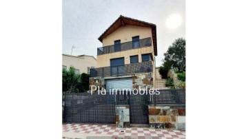 House 3 Bedrooms in Mas d'en Gall