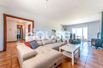 House 3 Bedrooms in Aniago