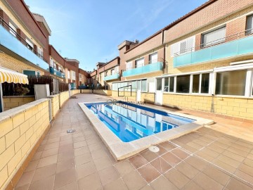 Apartment 3 Bedrooms in El Pla del Penedès