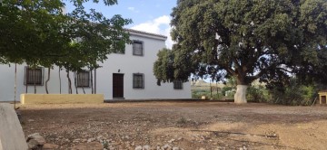 House 4 Bedrooms in Villanueva del Rosario