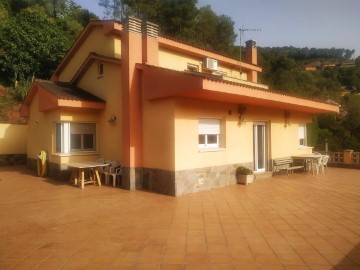 House 5 Bedrooms in Vallirana Parc