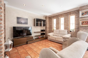 House 4 Bedrooms in Moncada