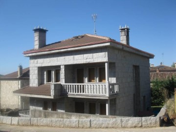 House 5 Bedrooms in Villayerno Morquillas