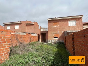 House 2 Bedrooms in Carmena