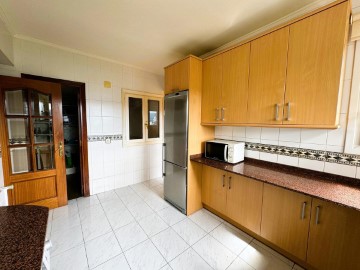 Apartment 4 Bedrooms in Algorta