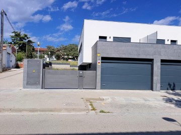 House 4 Bedrooms in Polígon Industrial Riera de Caldes