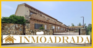 Maison 3 Chambres à La Adrada