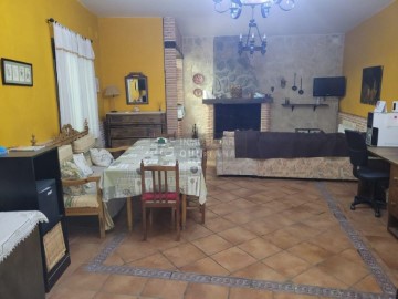 House 4 Bedrooms in La Villa de Don Fadrique