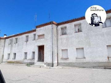 Appartement 8 Chambres à El Pinar de Alba