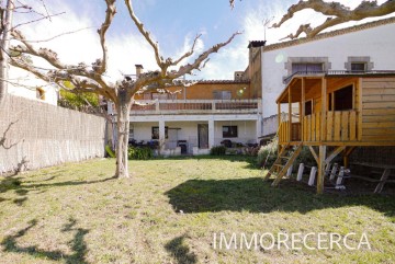 House 3 Bedrooms in Colomers