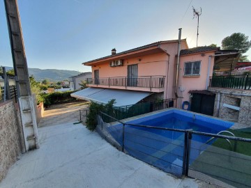 House 5 Bedrooms in Sant Esteve Sesrovires