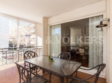 Apartment 4 Bedrooms in Les Corts